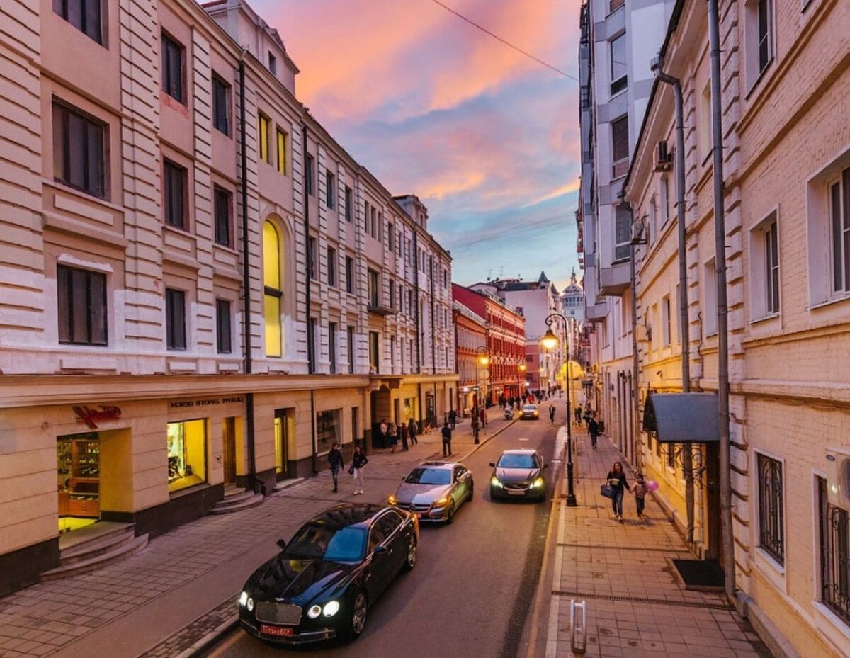 Москва улицы москвы. Малая бронная улица патриаршие пруды. Моква улицы. Улочки москвы арбат. Ул гончарная москва.