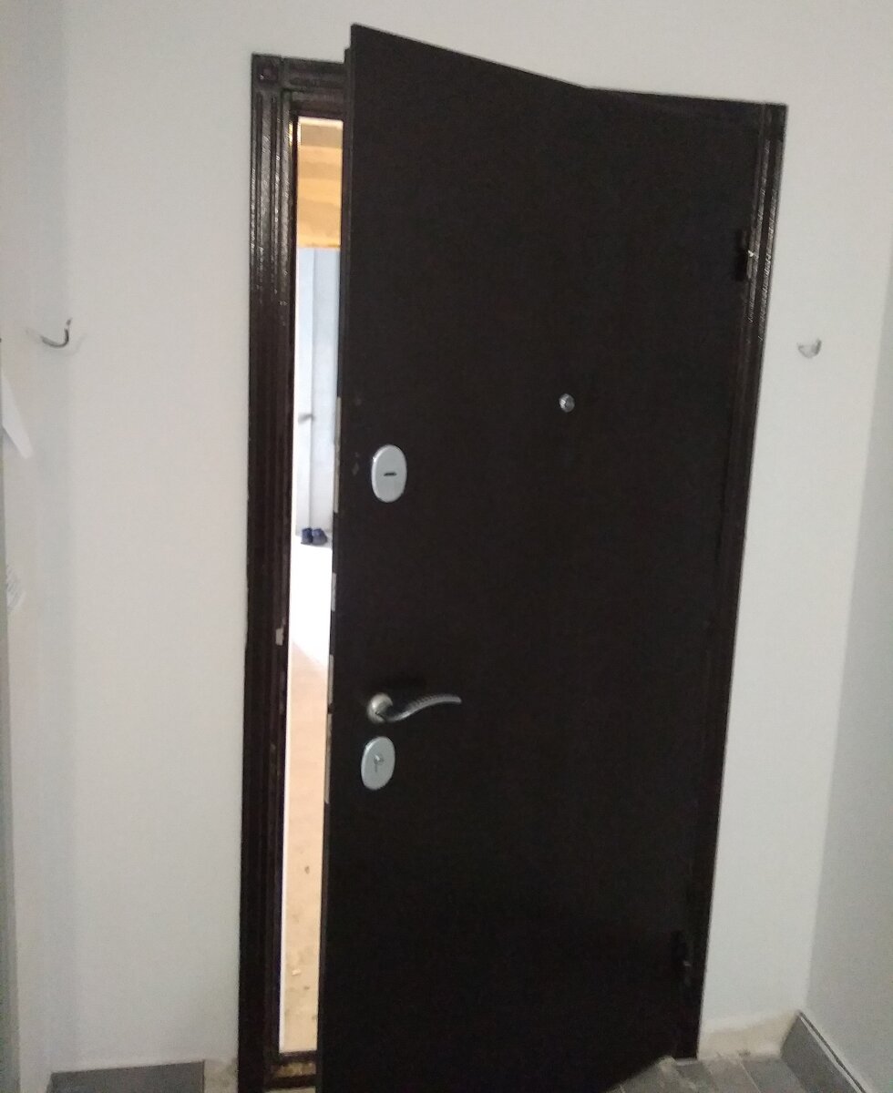 Установленная дверь