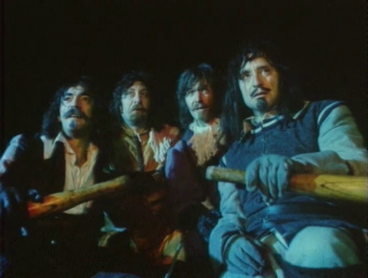 Михаил Боярский, Валентин Смирнитский, Игорь Старыгин и Венеамин Смехов - в ролях мушкетеров, чудом избежавших гибели в фильме "Мушкетеры 20 лет спустя"