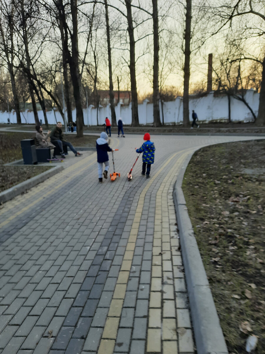С другом в парке