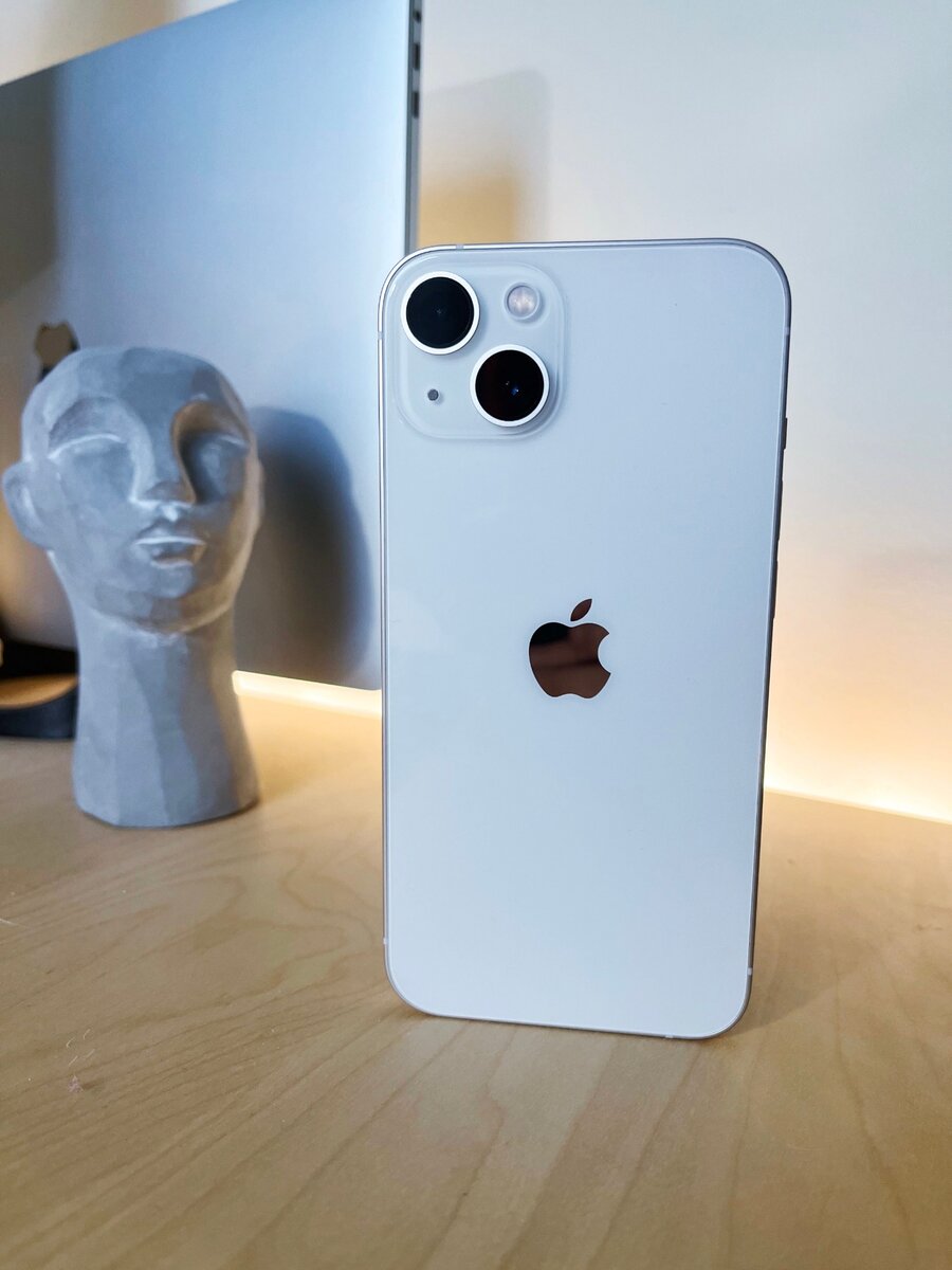 дизайн смартфона iPhone 13