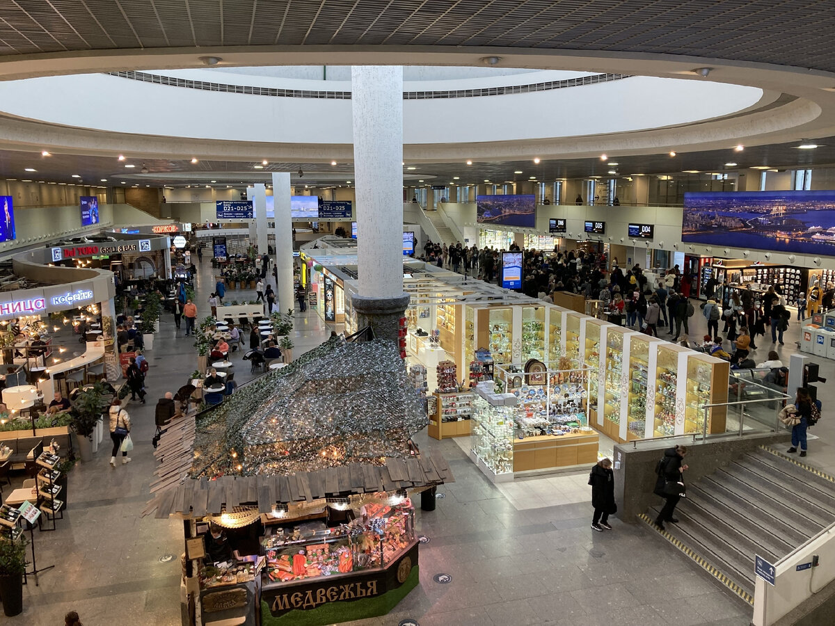 Зал вылета внутренних рейсов в ноябре 2021 года