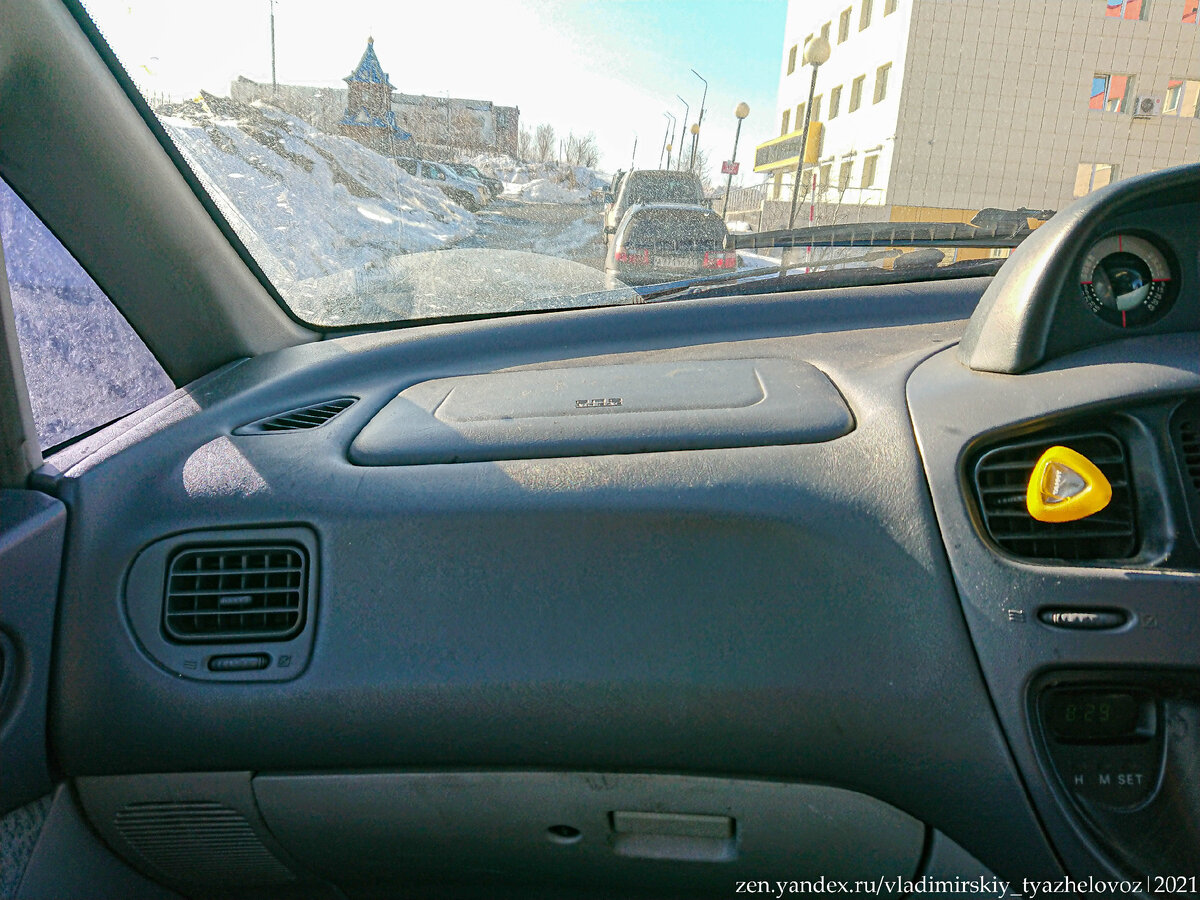 Немного непривычно сидеть на место водителя и не видеть перед собой руля;)