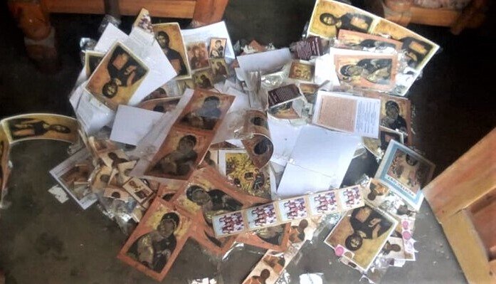 Сорванные иконы из Танзании.