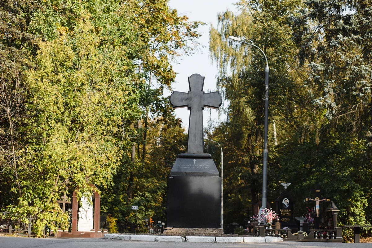 Какой памятник лучше поставить на кладбище? Виды памятников