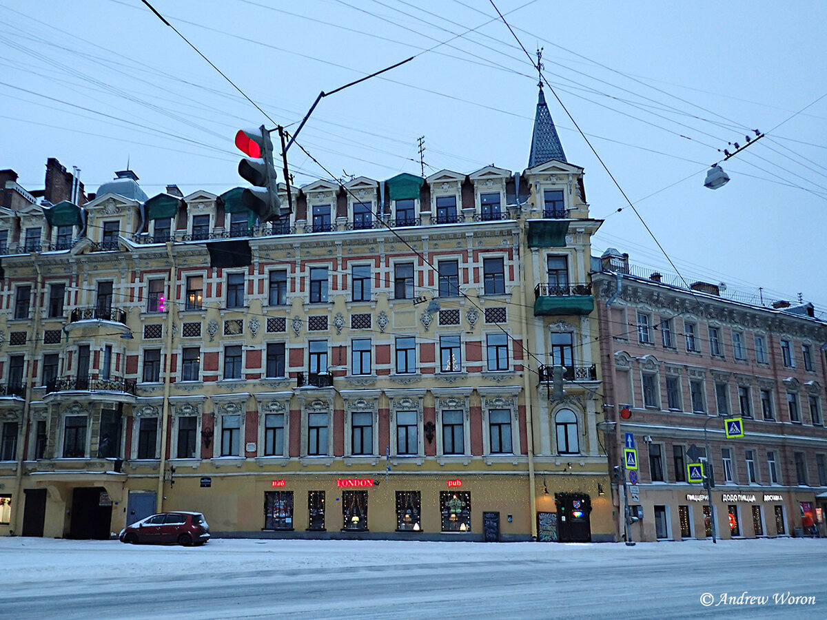 Здание напротив Юсуповского сада