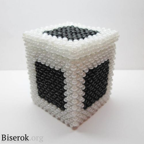 ИСТОЧНИК: https://biserok.org/master-klass-shkatulka-chyornyiy-kvadrat/
АВТОР: Нина Киц 
     Все материалы, которые размещены на канале, найдены в сети, в свободном доступе. 
Уважаемые авторы, если Ваши права нарушаются, убедительная просьба  
сообщить мне об этом.
