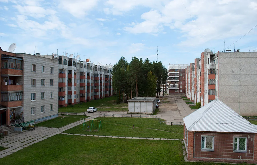 Томская обл г. Поселок Кедровый Томская область. Население города Кедровый Томская область. Кедровый город Нефтяников. Школа г Кедровый Томская область.