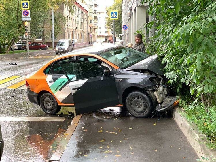 Попал в дтп на каршеринге делимобиль