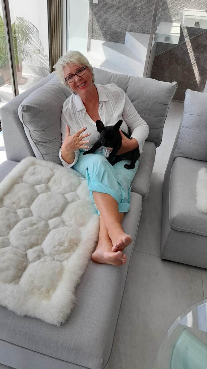 Меня зовут Тамара Пирс. Мне 64 года. Живу в Эквадорес