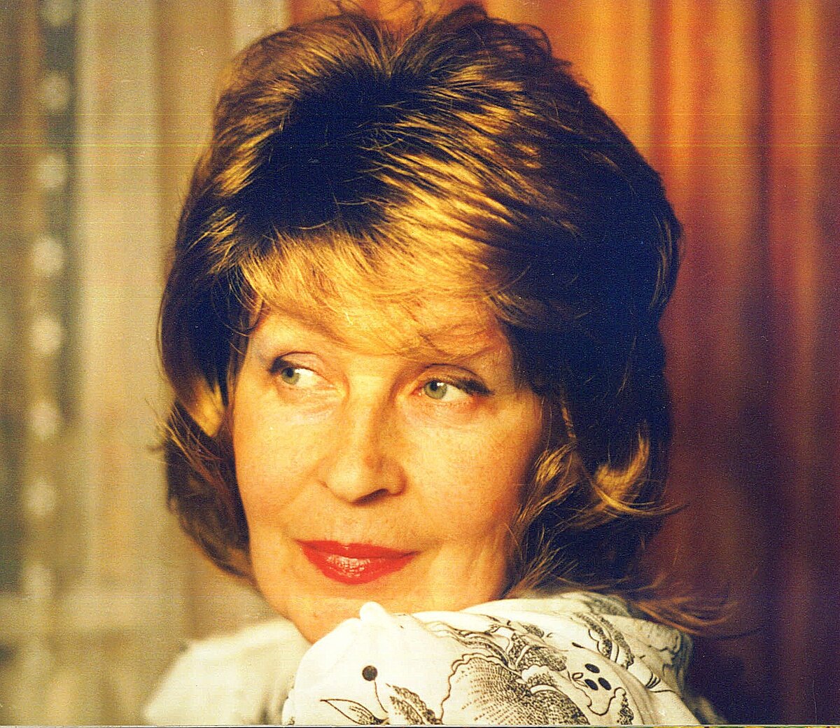 Лауреат международной премии «Дружба» Анжела Черкасова, меццо-сопрано.