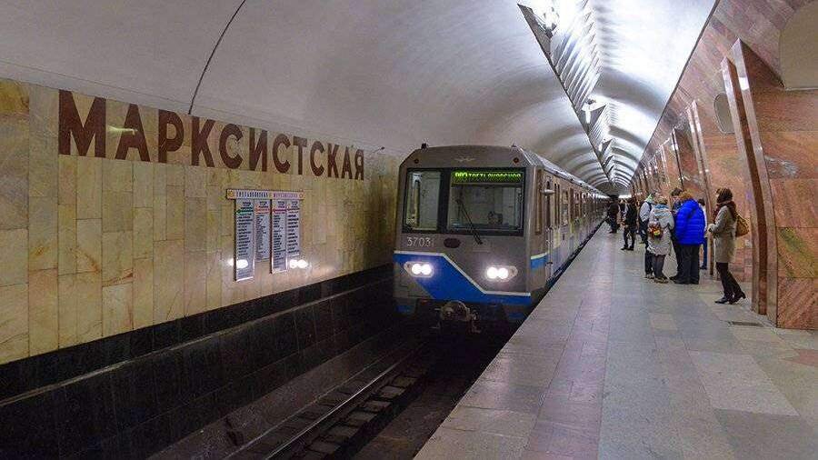 Фото: https://iz.ru/708958/2018-02-14/bloger-soobshchil-o-kollapse-na-stantcii-metro-marksistskaia