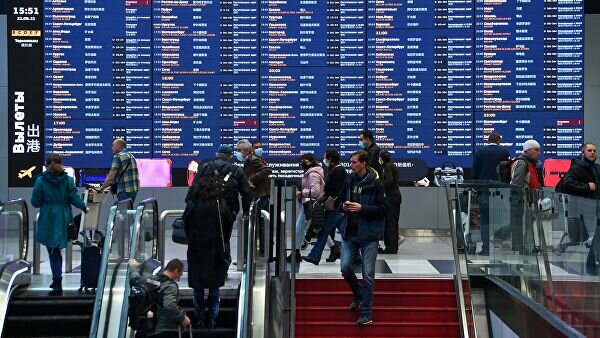    Пассажиры в Международном аэропорту Шереметьево© РИА Новости / Алексей Майшев