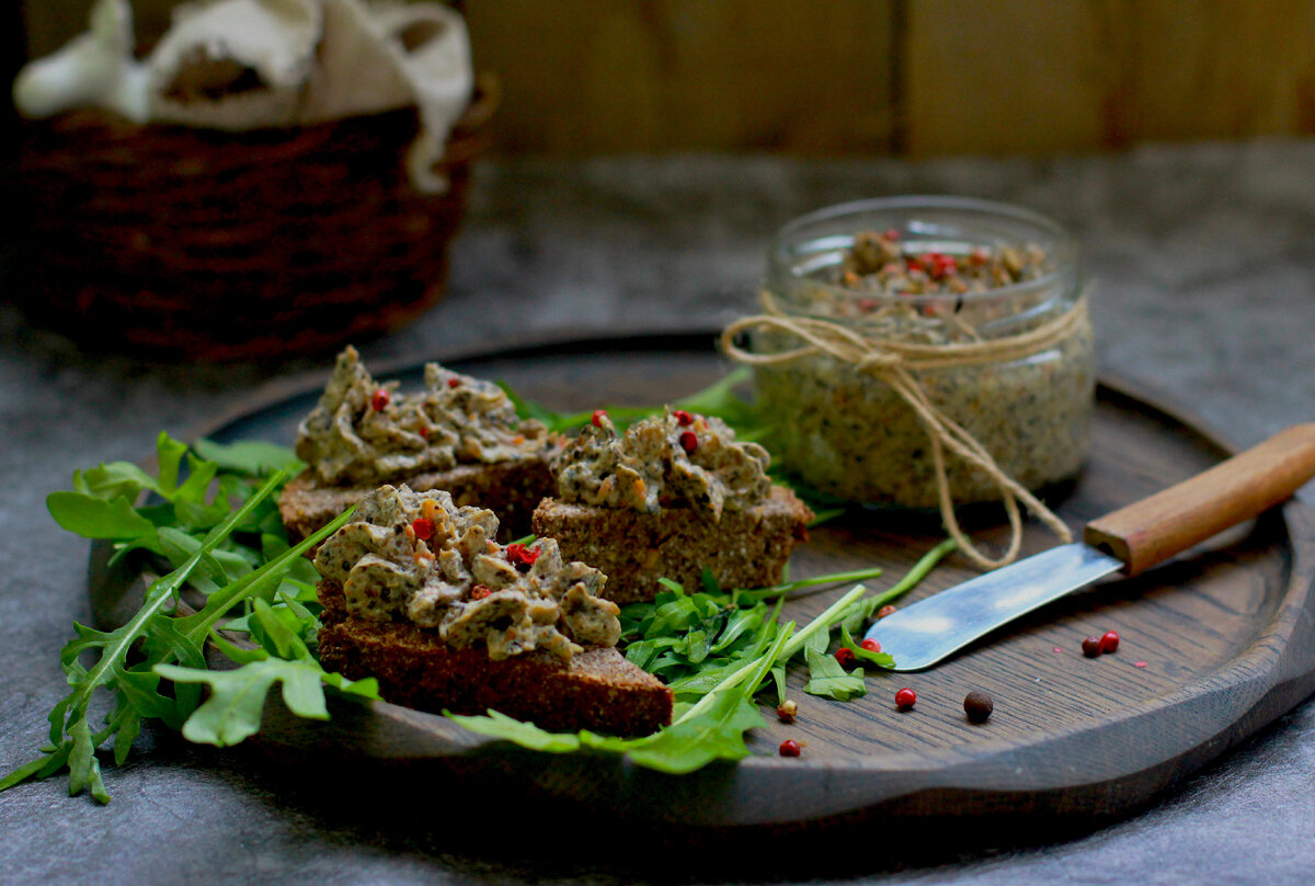 Интересный грибной паштет от Елены @urbanistka_vl Некрасовой. Рецепт спрашивайте, если нет доступа в инстаграм.