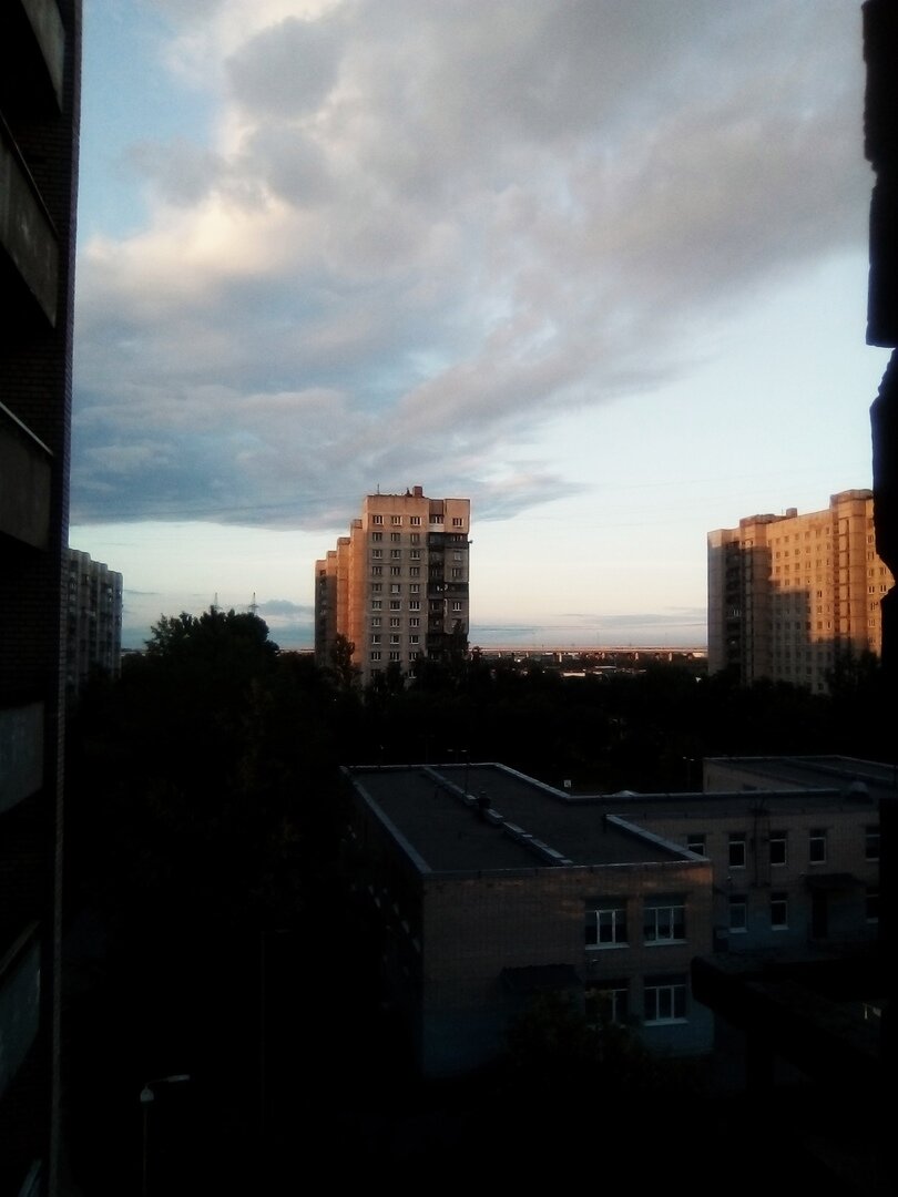 Вид на КАД с 6-го этажа студенческого общежития.