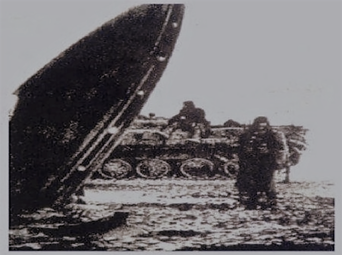 Предположительно здесь изображены советские пограничники, которые сбили НЛО