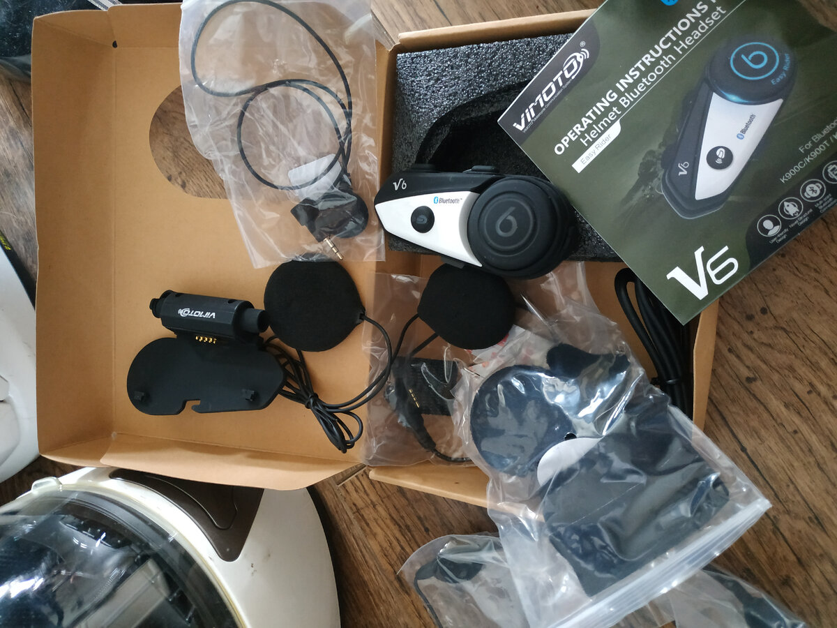 Это моя вторая гарнитура этой марки, готовлюсь к установке на второй шлем