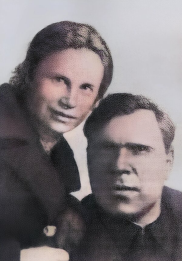 Вера Хоружая со своим мужем Сергеем Корниловым (1940 г.).