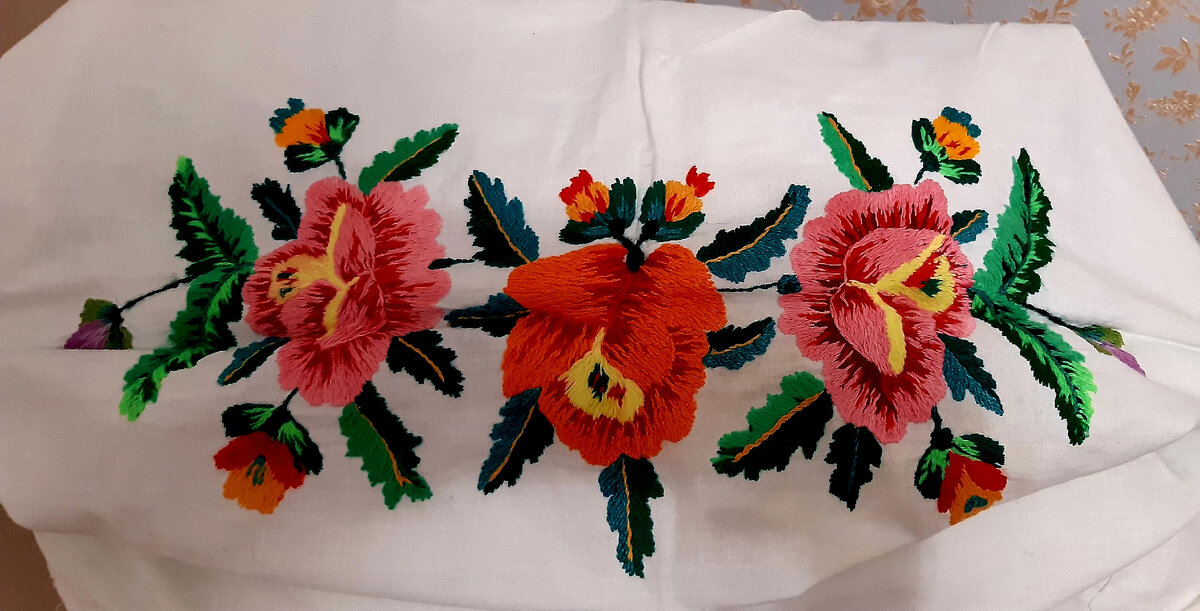 Вышитая бабушкой наволочка.