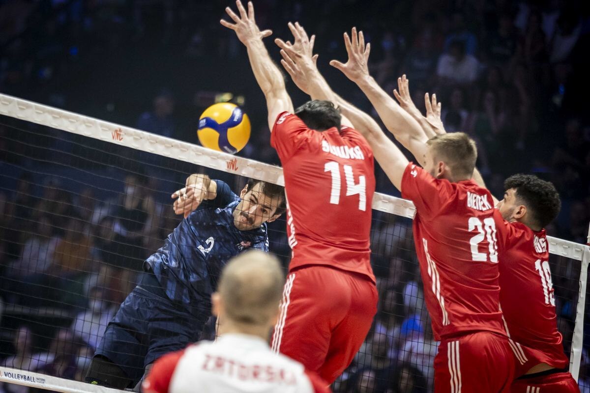 Аарон Расселл в атаке