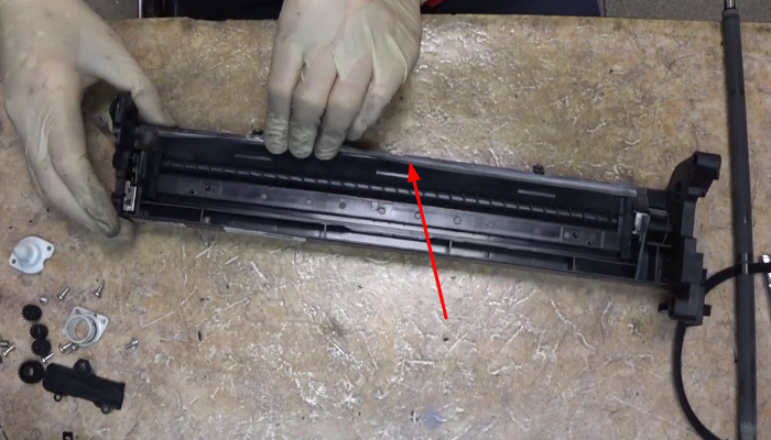 Фото 41. Смазываем втулку токопроводящей смазкой.