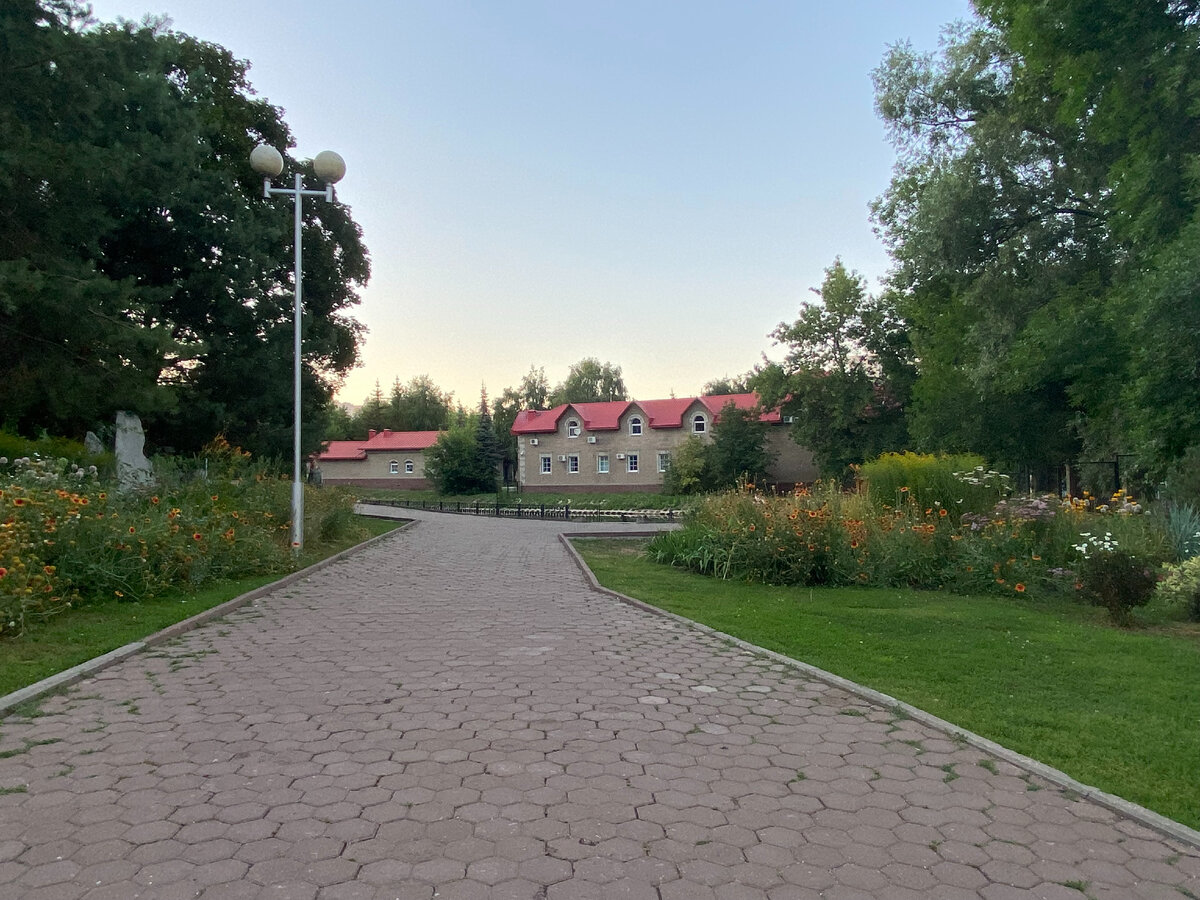 Вход со стороны улицы Новомостовая.