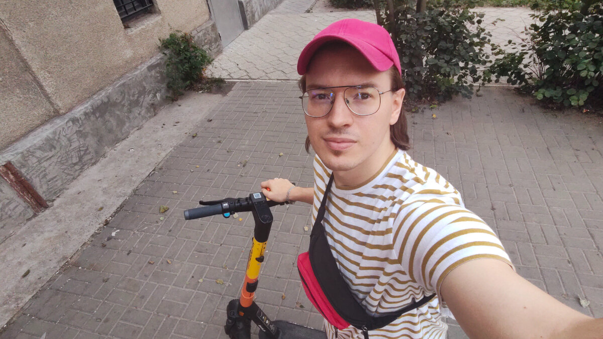 Меня зовут Артем.  Я проверял, как работают Яндекс.Карты для самокатов.