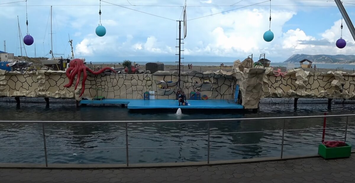 Тучки уже наползают с моря