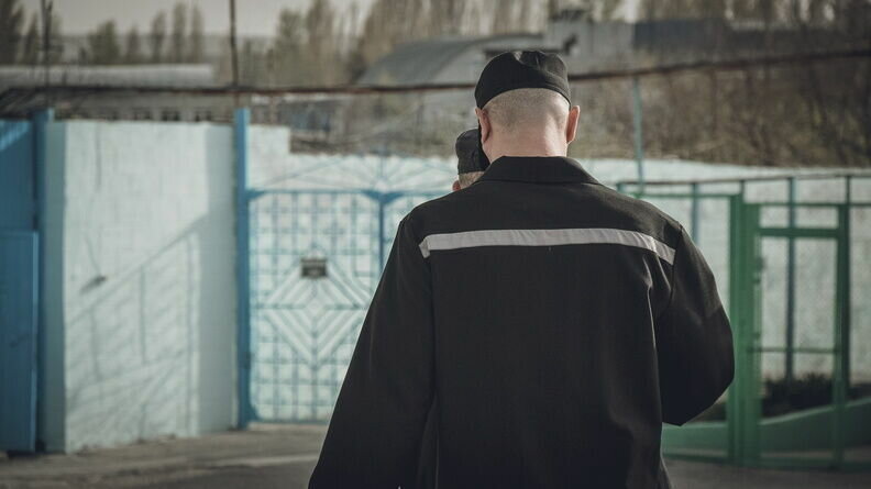     Адвокаты украинского боевика Дениса Мурыги на суде в Ростове пытались доказать, что он был участником нацотряда, дело рассматривает Южный окружной военный суд.