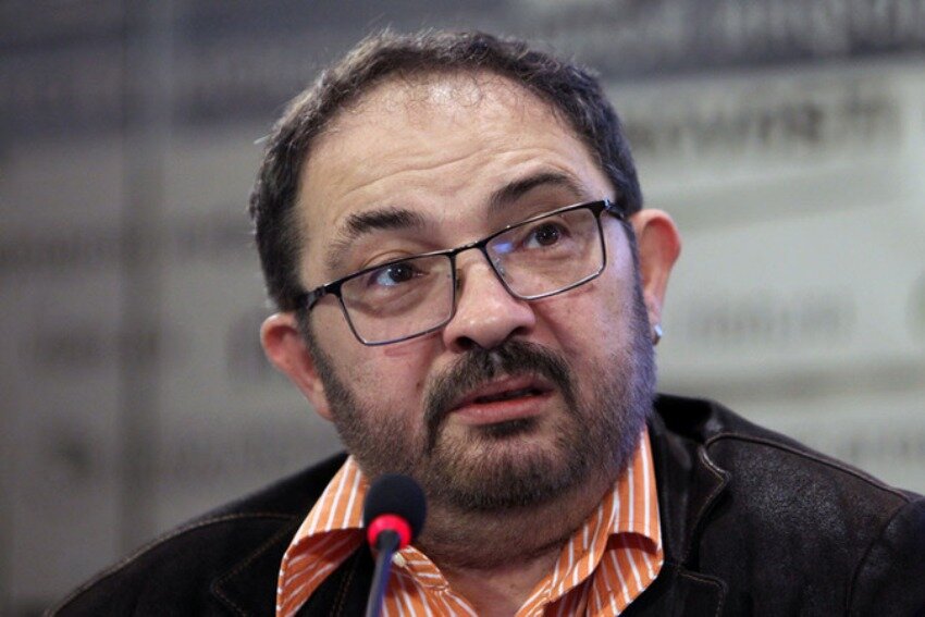 1427761 28.03.2013 Галерист, директор Пермского музея современного искусства PERMM Марат Гельман отвечает на вопросы журналистов на пресс-конференции, посвященной открытию выставки ICONS в Санкт-Петербурге. Игорь Руссак/РИА Новости pipiya