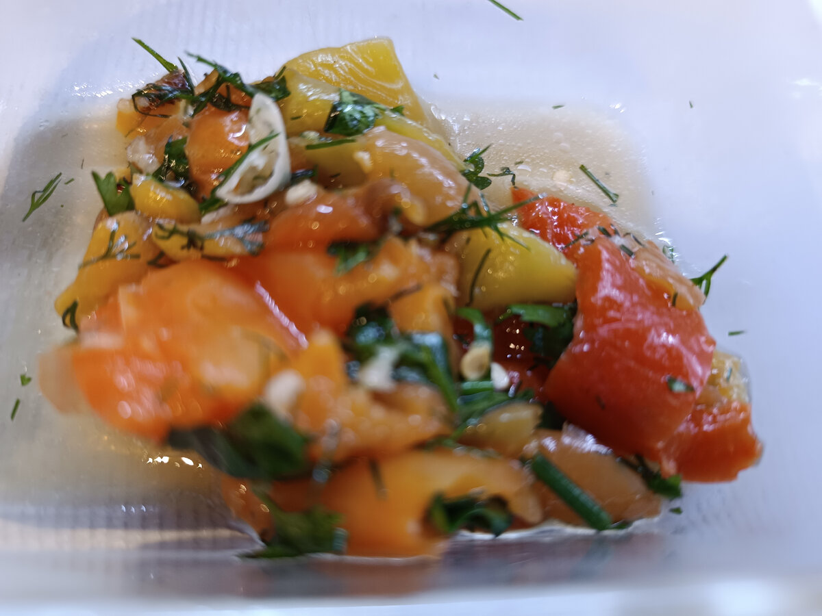 Яркий и ароматный салат из перца