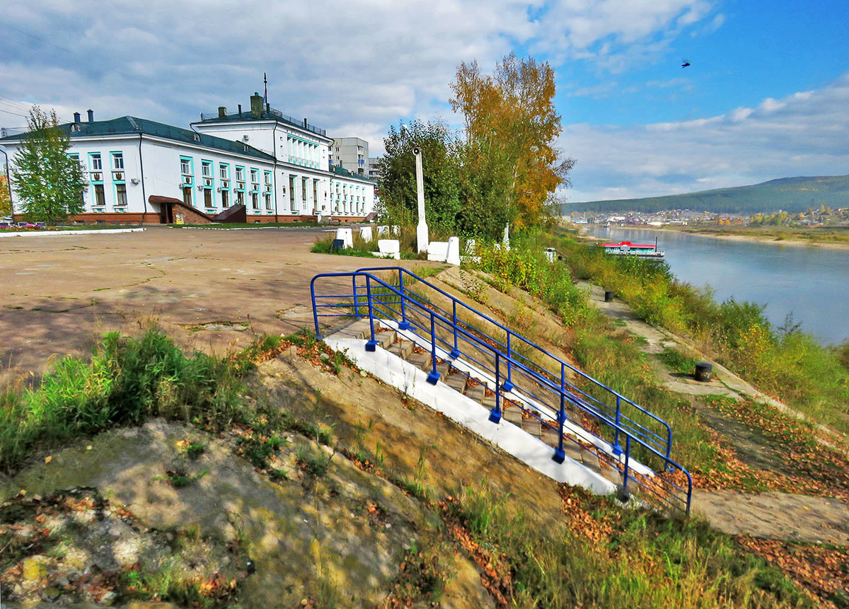 Станция Лена и порт Осетрово. Почему три имени у города Усть-Кут? |  Субъективный путеводитель | Дзен