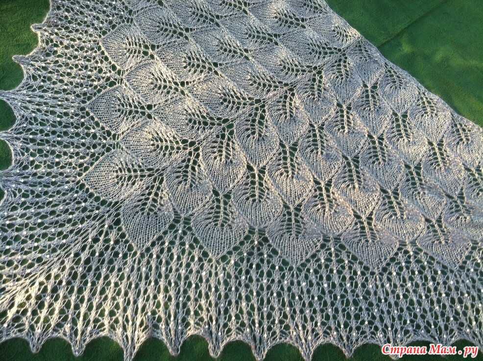 Описание и схема вязания шали Замерзшие листья