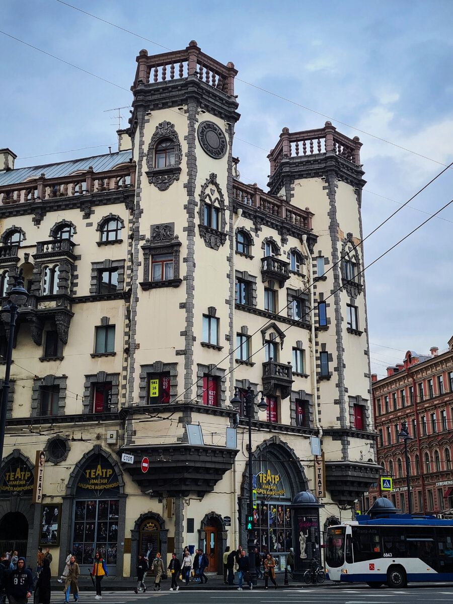 Фото: Парадная гостья