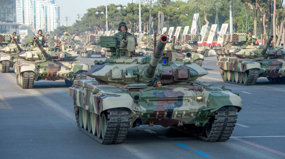 Азербайджанские Т-90С и ТОС-1А на параде в Баку. Фото с сайта reyting.az
