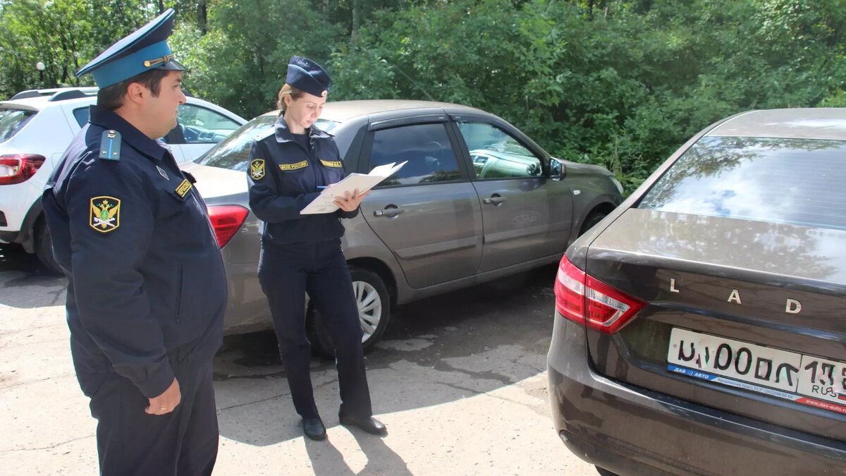    Приставам удалось отговорить должника от опрометчивого поступка