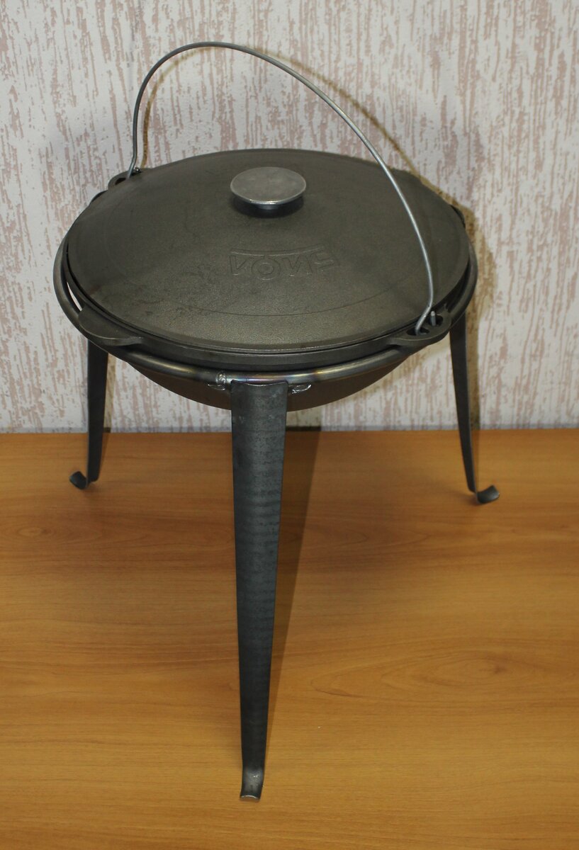 Тренога с казаном на 12 литров.