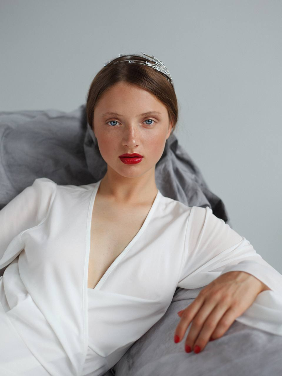 Реплика выполнена по мотивам тиары «Алмазная пена» для княгини Монако Шарлин Уиттсток