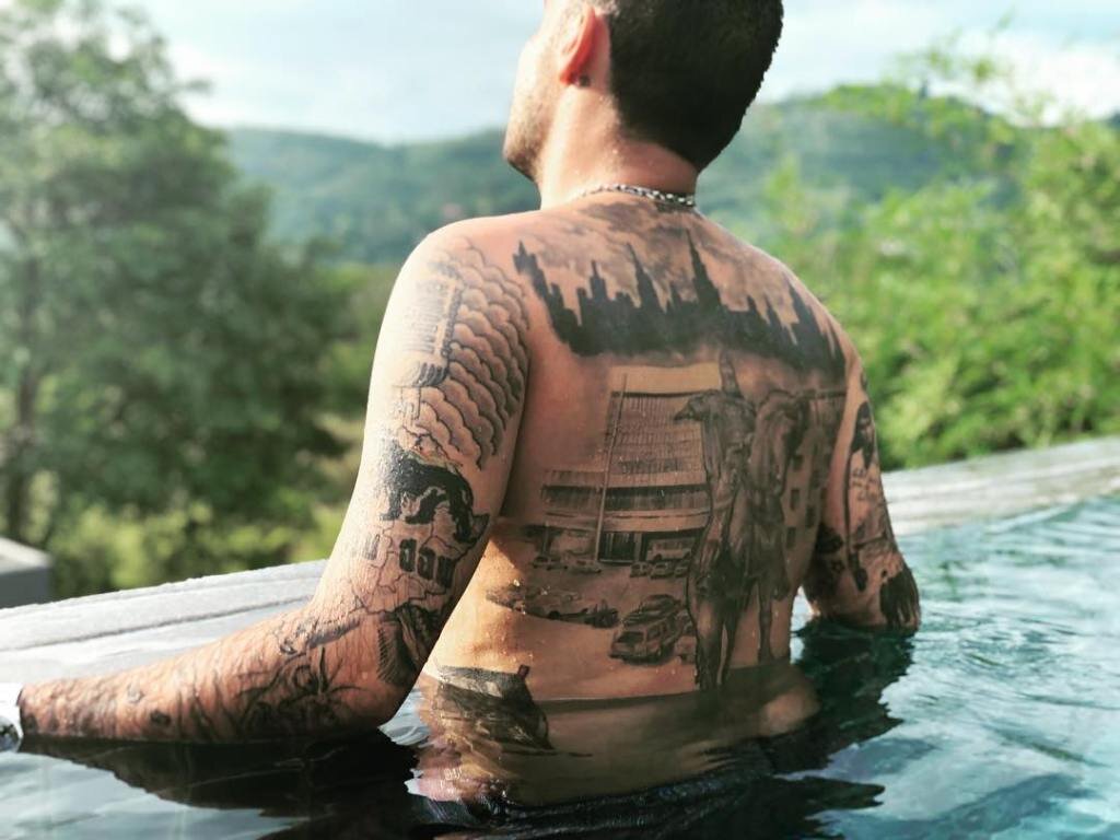 Что означает татуировка на шее у Павла Прилучного?