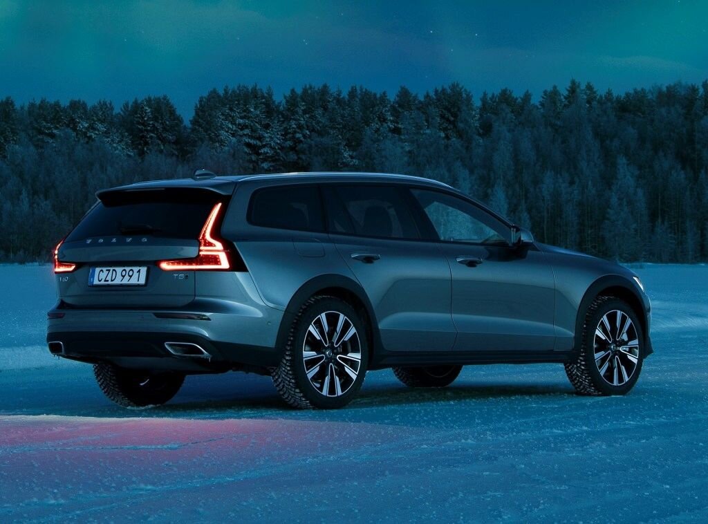 Volvo V60 Cross Country [Worldwide] '2018–н.в. Фото: volvo.com / autowp.ru