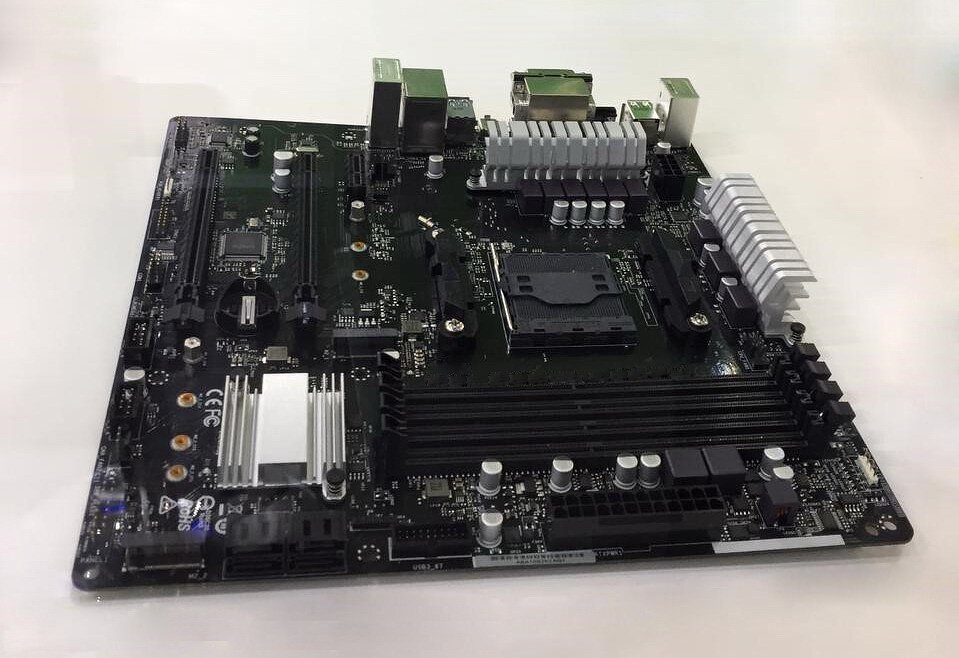 Именно эта фотография фигурирует во всех статьях про эту новость. В том числе на сайтах GS и Philax.