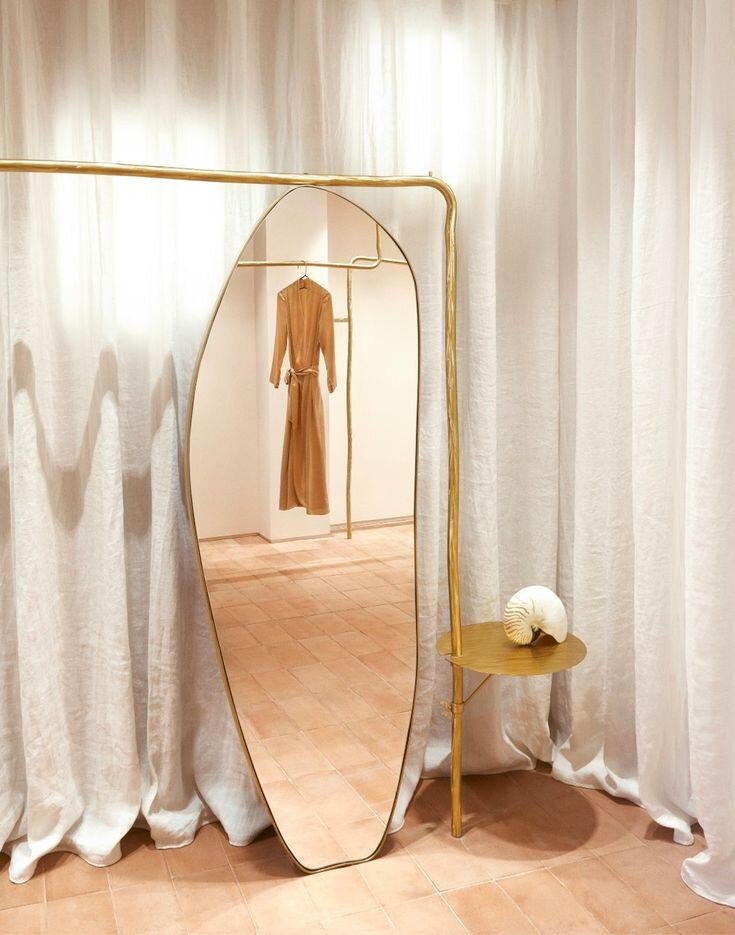 Статью о работе стилиста начну с красивого фото в уютной примерочной