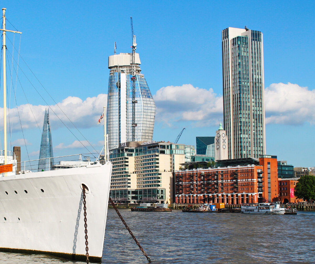 OneBlackfriars слева, еще строится; Southbank Tower справа