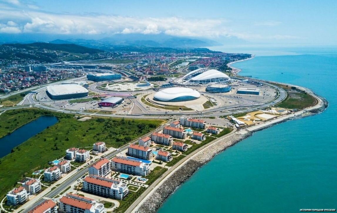 Вид на Имеретинскую набережную, Олимпийский парк и горы