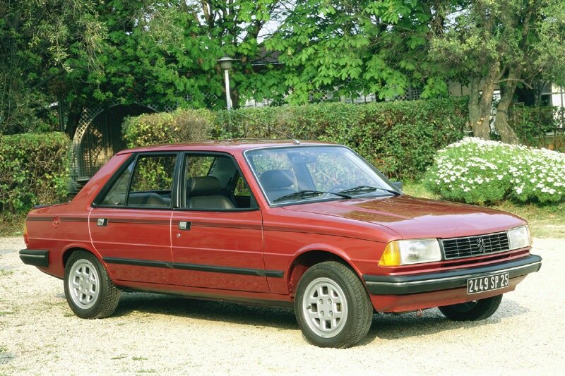 Легендарный дизельный немец с самым надёжным двигателем - Mercedes-Benz 300D W123