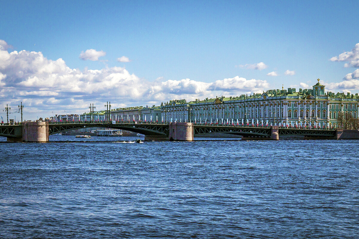 Какое событие связано с дворцовым мостом. Благовещенский мост в Санкт-Петербурге. Дворцовый мост 1917 года. Дворцовый мост кратко. Дворцовый мост Санкт-Петербург история.