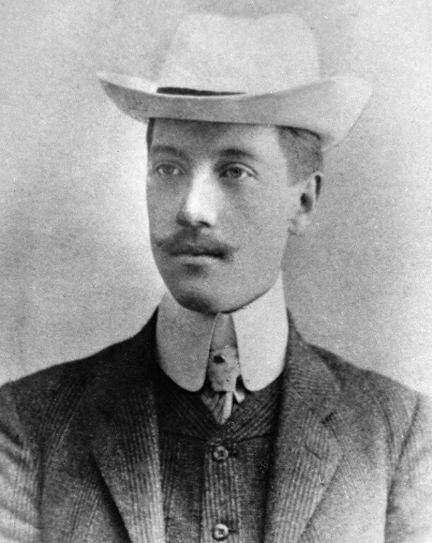 Николай Гумилев. Фото из Яндекс-картинки