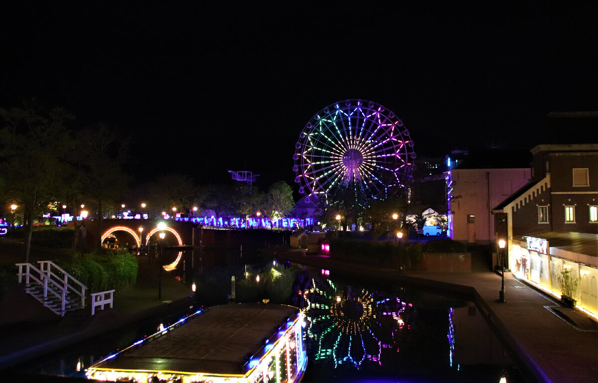 Вечером в Huis ten Bosch