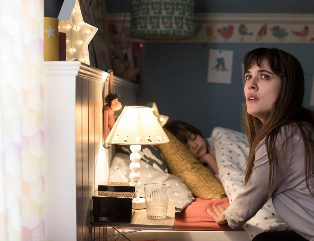 Триллеры которые держат в напряжении. Фильм останься 2005 наоми уоттс. В напряжении до последней минуты. Во время грозы фильм 2018. Фильмы нолана от худшего к лучшему.