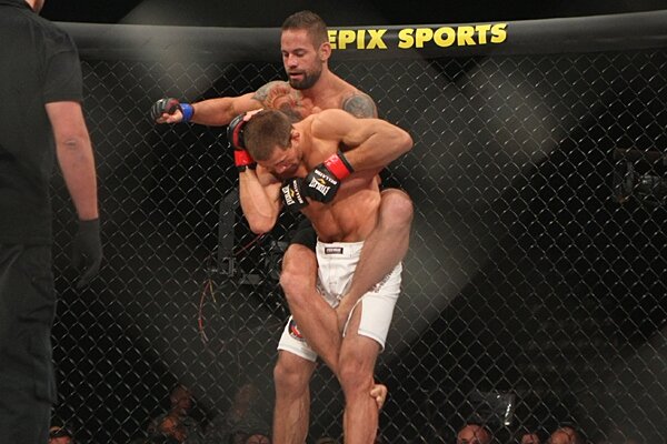 Свой дебютный бой в США Сарнавский проиграл опытному Ричу Клементи раздельным решением судей. Фото взято с сайта sherdog.com